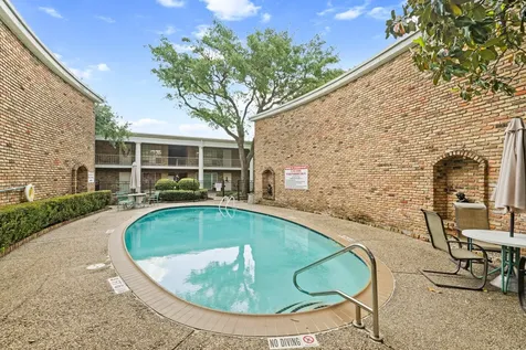 2201 Fountain View Drive 25 Houston TX 77057