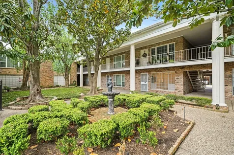 2201 Fountain View Drive 25 Houston TX 77057