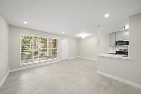 2201 Fountain View Drive 25 Houston TX 77057