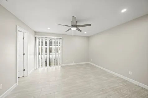 2201 Fountain View Drive 25 Houston TX 77057
