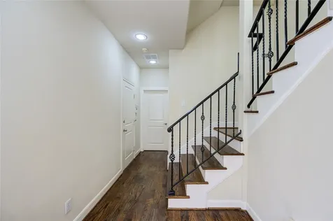 5813 Washington Avenue B Houston TX 77007