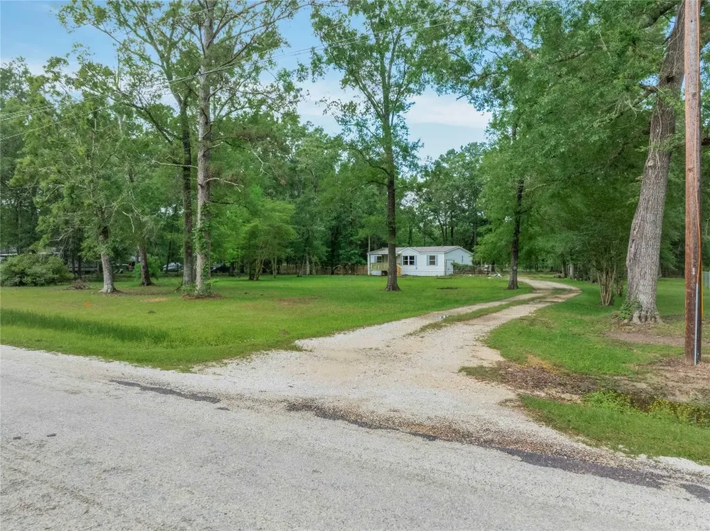 879 County Road 6471 Dayton TX 77535
