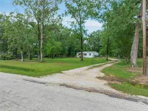 879 County Road 6471 Dayton TX 77535