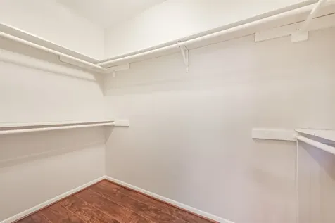 2001 Bering Drive 4d Houston TX 77057