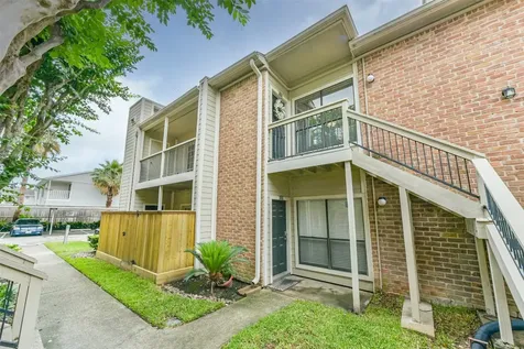 2001 Bering Drive 4d Houston TX 77057