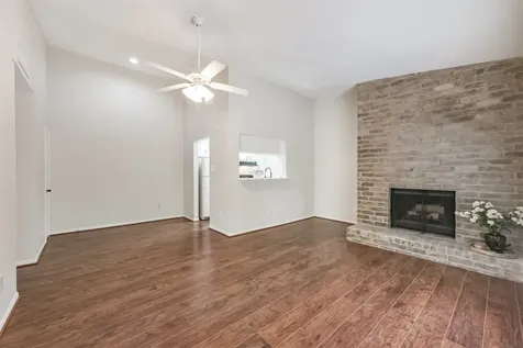 2001 Bering Drive 4d Houston TX 77057