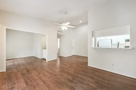 2001 Bering Drive 4d Houston TX 77057