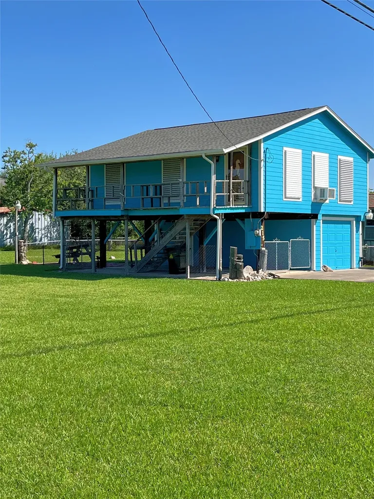 215 12th Street San Leon TX 77539