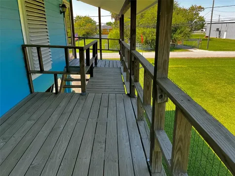 215 12th Street San Leon TX 77539