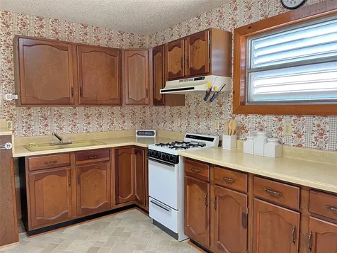 215 12th Street San Leon TX 77539