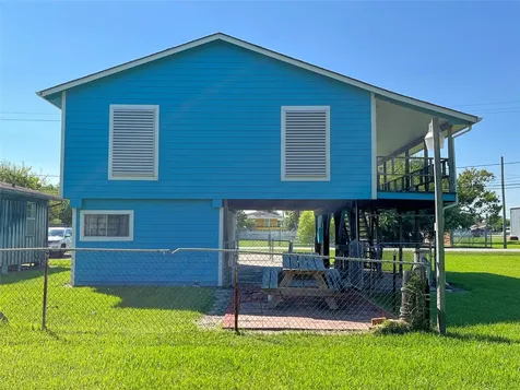215 12th Street San Leon TX 77539