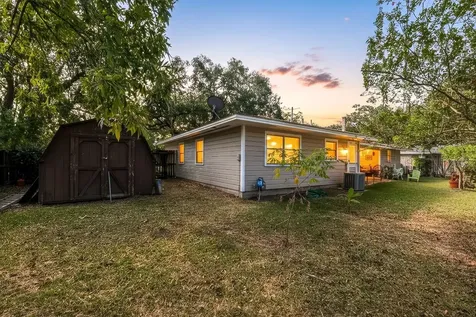 1811 Myrtle Street Liberty TX 77575