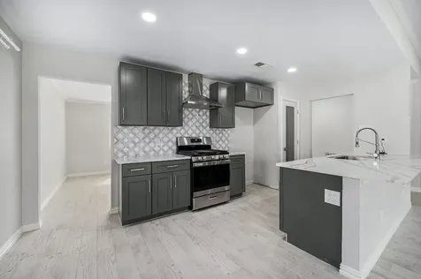10818 Hillcroft Avenue Houston TX 77096