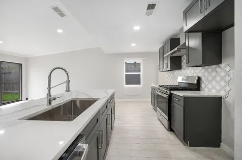 10818 Hillcroft Avenue Houston TX 77096