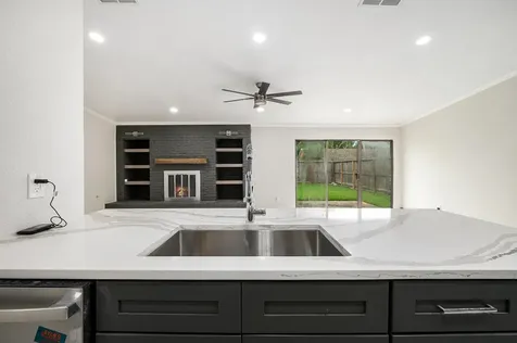 10818 Hillcroft Avenue Houston TX 77096