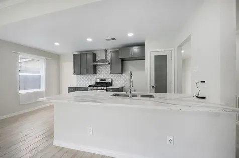 10818 Hillcroft Avenue Houston TX 77096