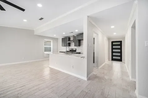 10818 Hillcroft Avenue Houston TX 77096