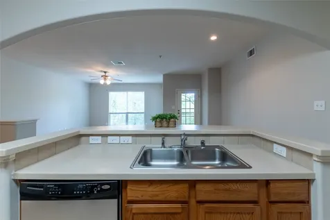 6607 Lake Woodlands Drive 624 The Woodlands TX 77382