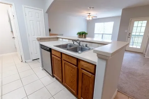6607 Lake Woodlands Drive 624 The Woodlands TX 77382