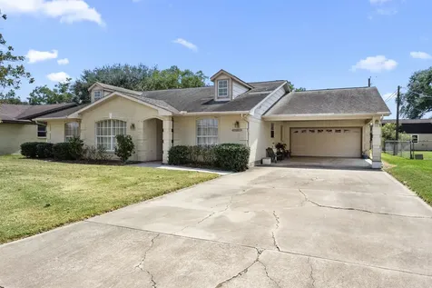 719 Clubside Drive East Bernard TX 77435