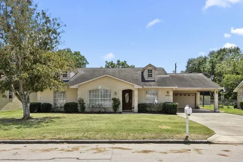 719 Clubside Drive East Bernard TX 77435