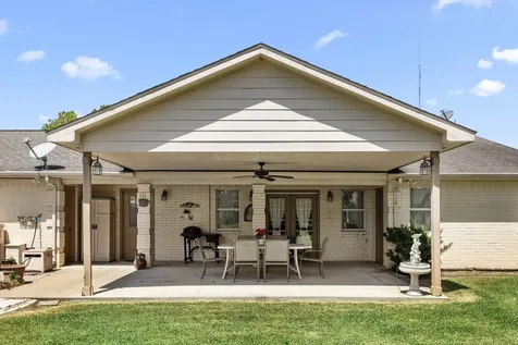 719 Clubside Drive East Bernard TX 77435