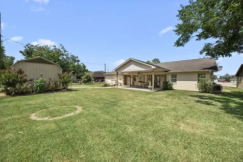 719 Clubside Drive East Bernard TX 77435