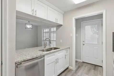 17225 Saturn Lane Houston TX 77058