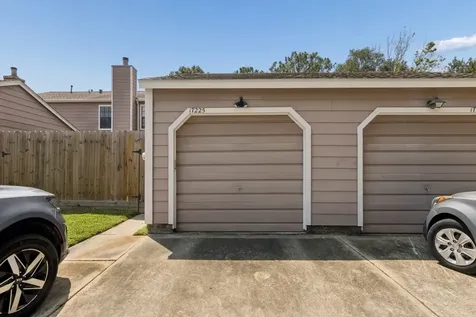17225 Saturn Lane Houston TX 77058