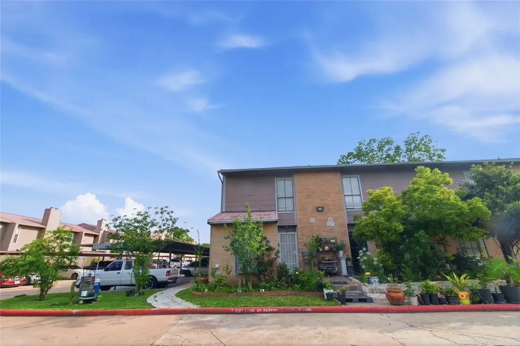 11000 Kinghurst Drive 134 Houston TX 77099
