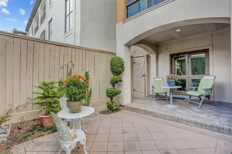 1008 Potomac Drive Houston TX 77057