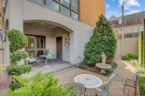 1008 Potomac Drive Houston TX 77057