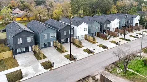 1203 Dewalt Street Houston TX 77088