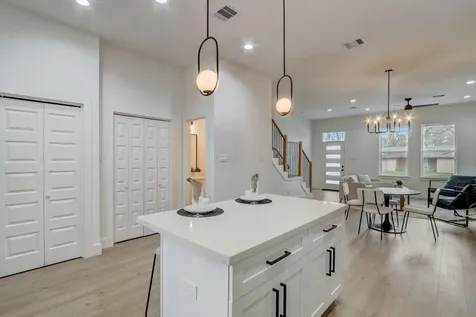 1203 Dewalt Street Houston TX 77088