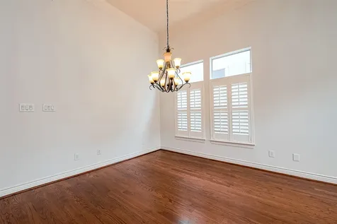 5608 Kansas Street B Houston TX 77007