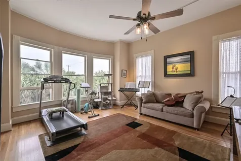 902 16th Street Galveston TX 77550