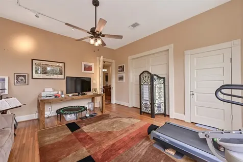 902 16th Street Galveston TX 77550