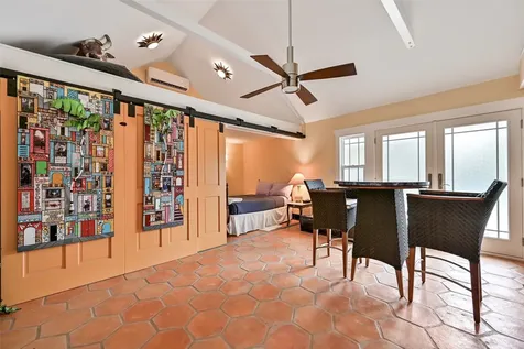 902 16th Street Galveston TX 77550
