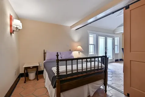 902 16th Street Galveston TX 77550
