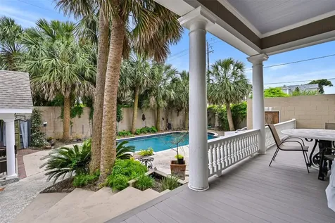 902 16th Street Galveston TX 77550