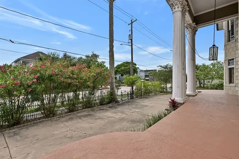 902 16th Street Galveston TX 77550