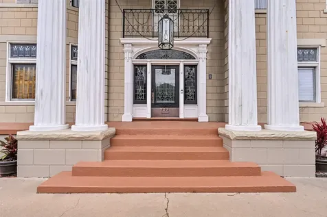 902 16th Street Galveston TX 77550