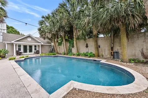 902 16th Street Galveston TX 77550
