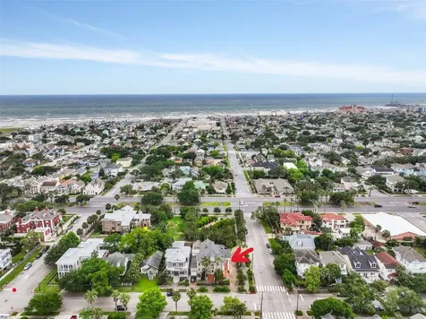 902 16th Street Galveston TX 77550