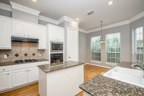 2806 Bering Drive Houston TX 77057