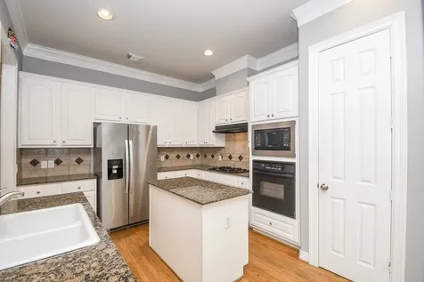 2806 Bering Drive Houston TX 77057