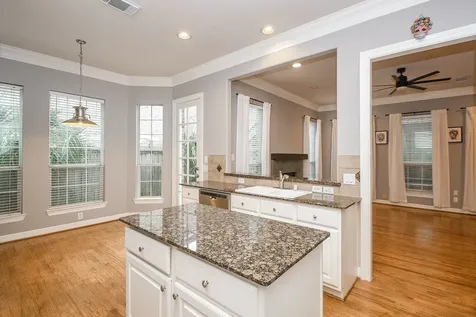 2806 Bering Drive Houston TX 77057