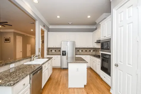 2806 Bering Drive Houston TX 77057