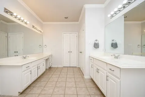 2806 Bering Drive Houston TX 77057