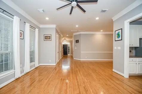 2806 Bering Drive Houston TX 77057
